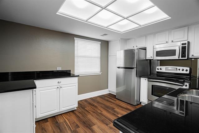 Building Photo - 7809 Meadow Park Dr