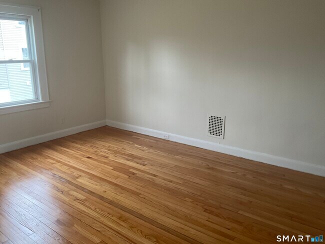 Building Photo - 340 Knowlton St