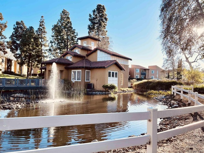 Building Photo - 17093 Rancho Bernardo