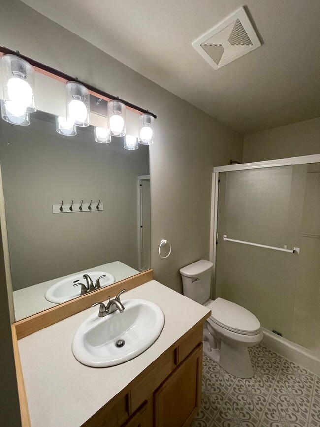 Building Photo - Fantastic DuPont Rambler with AC and Sprinkler System