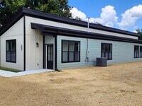 Building Photo - Bright & Modern Newly Built Home!!