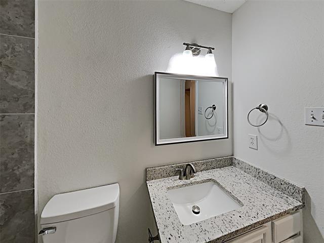 Building Photo - 2705 Hidden Springs Dr