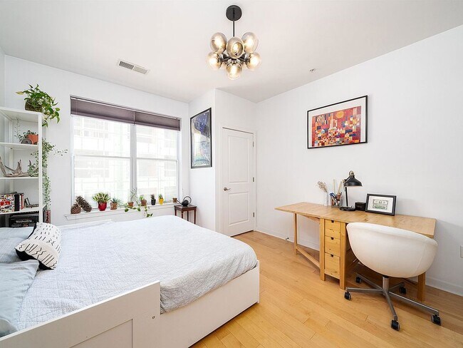 Building Photo - 443 2nd St