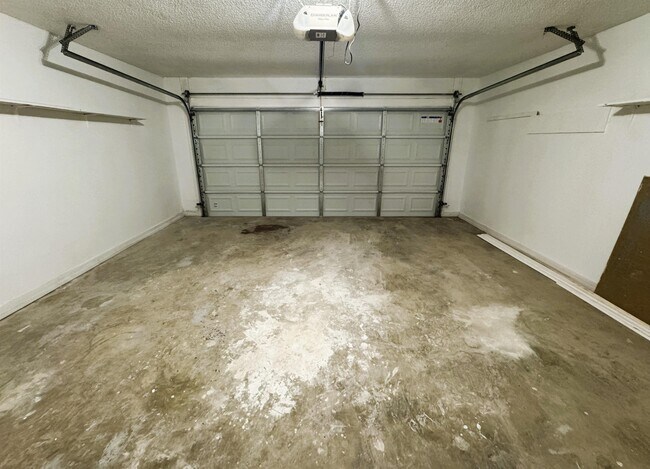 Building Photo - 7097 Foxhall Dr