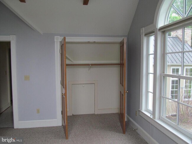 Building Photo - 1654 Milldale Rd