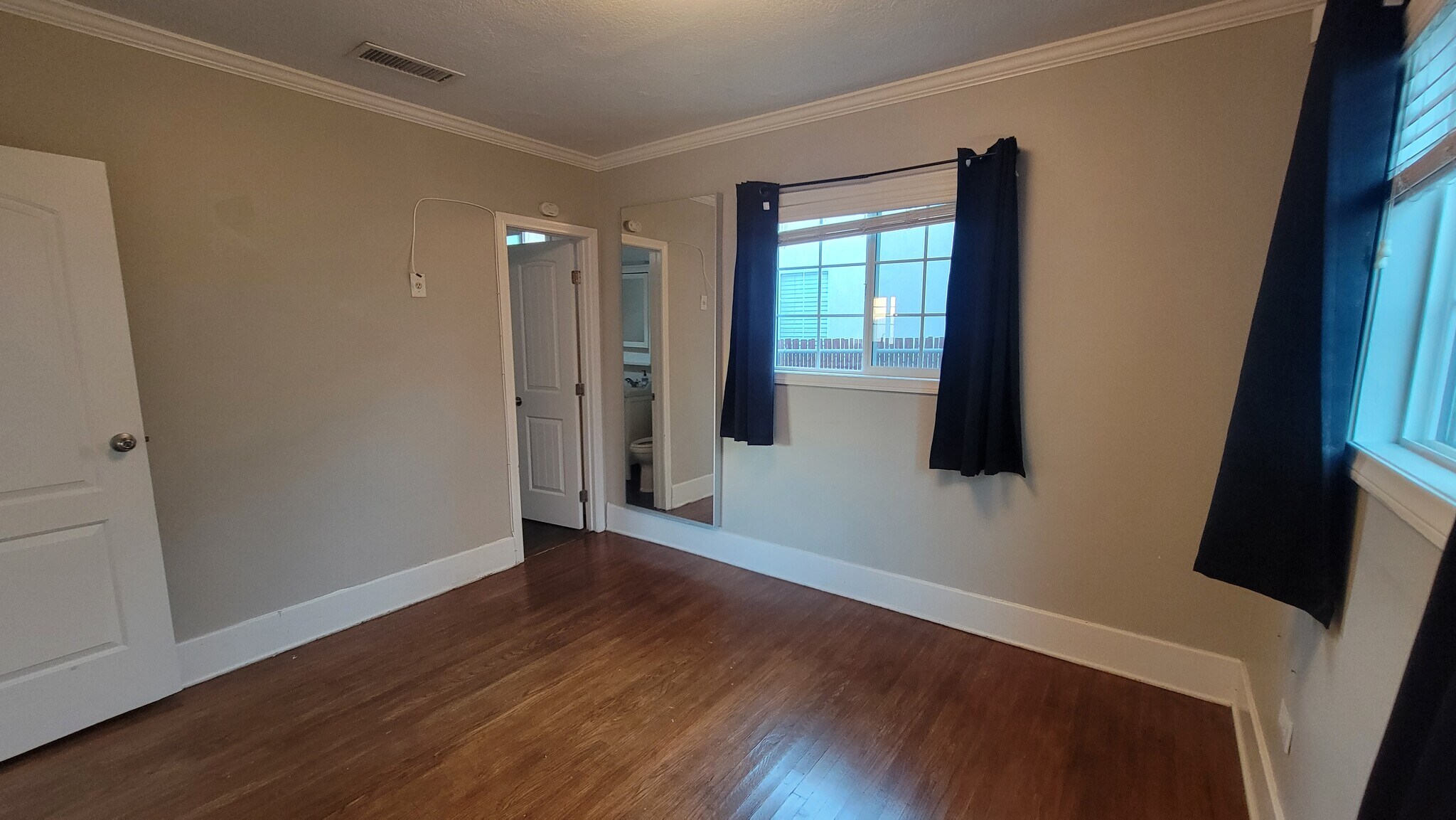 Building Photo - 1243 N Alexandria Ave