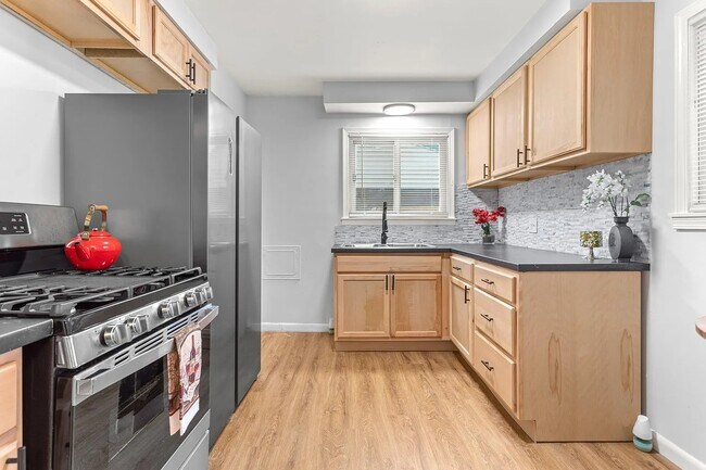 Building Photo - 33151 Florence St