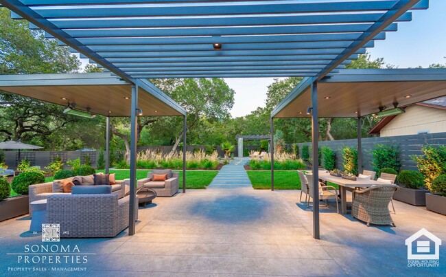 Building Photo - 3 Bedroom Exquisitely Furnished Home