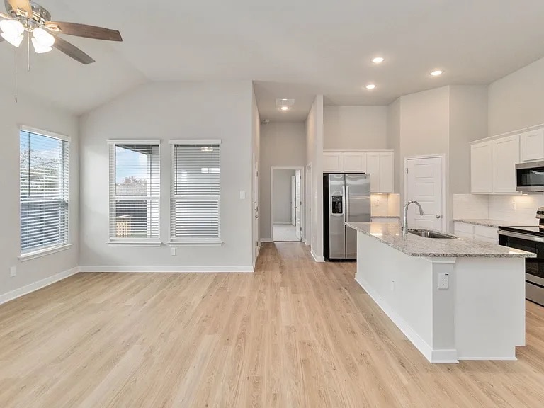 Building Photo - 358 Nespral Dr