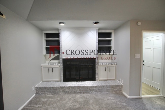 Building Photo - Recently remodeled South Tyler Home with Mother in Law Suite