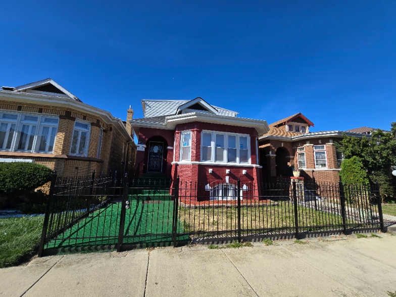 Building Photo - 8016 S Wolcott Ave