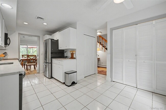 Building Photo - 811 Eagle Bay Dr