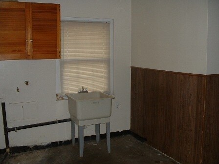 Building Photo - House for Rent in Southwest City