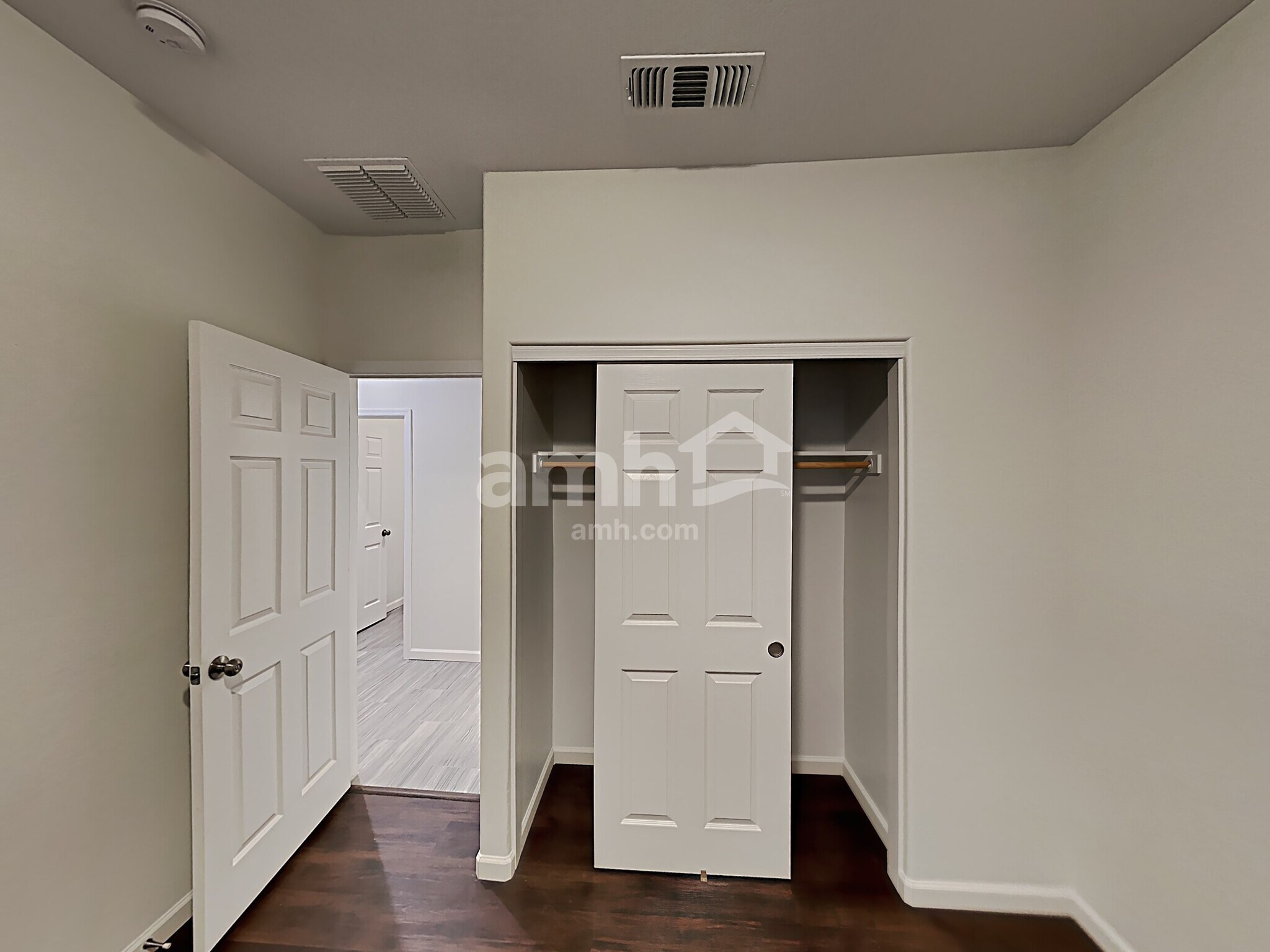 Building Photo - 1709 E Primavera Way