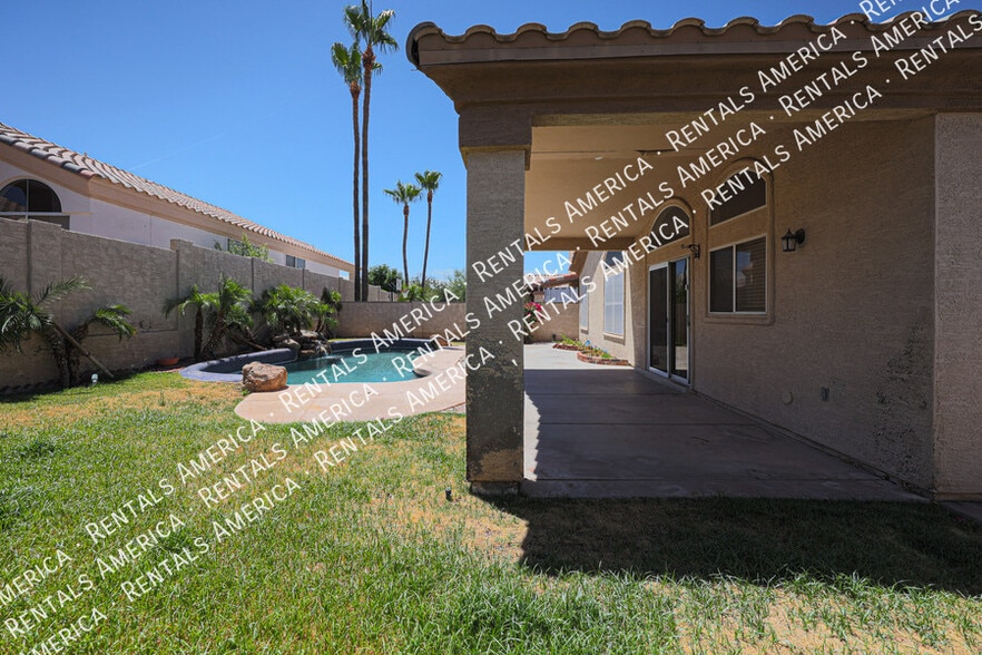 Building Photo - 15007 S 13th Pl