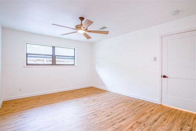 Building Photo - 1422 Wisterwood Dr