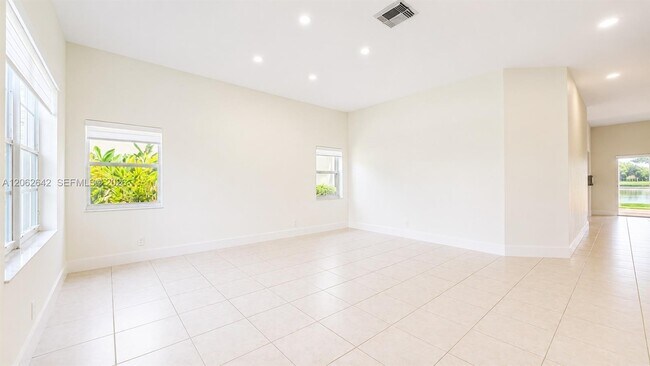 Building Photo - 4310 Diamond Way
