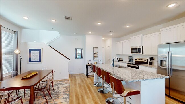 Building Photo - 2906 ELLE DR