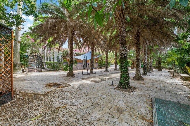 Building Photo - 1624 Granada Blvd