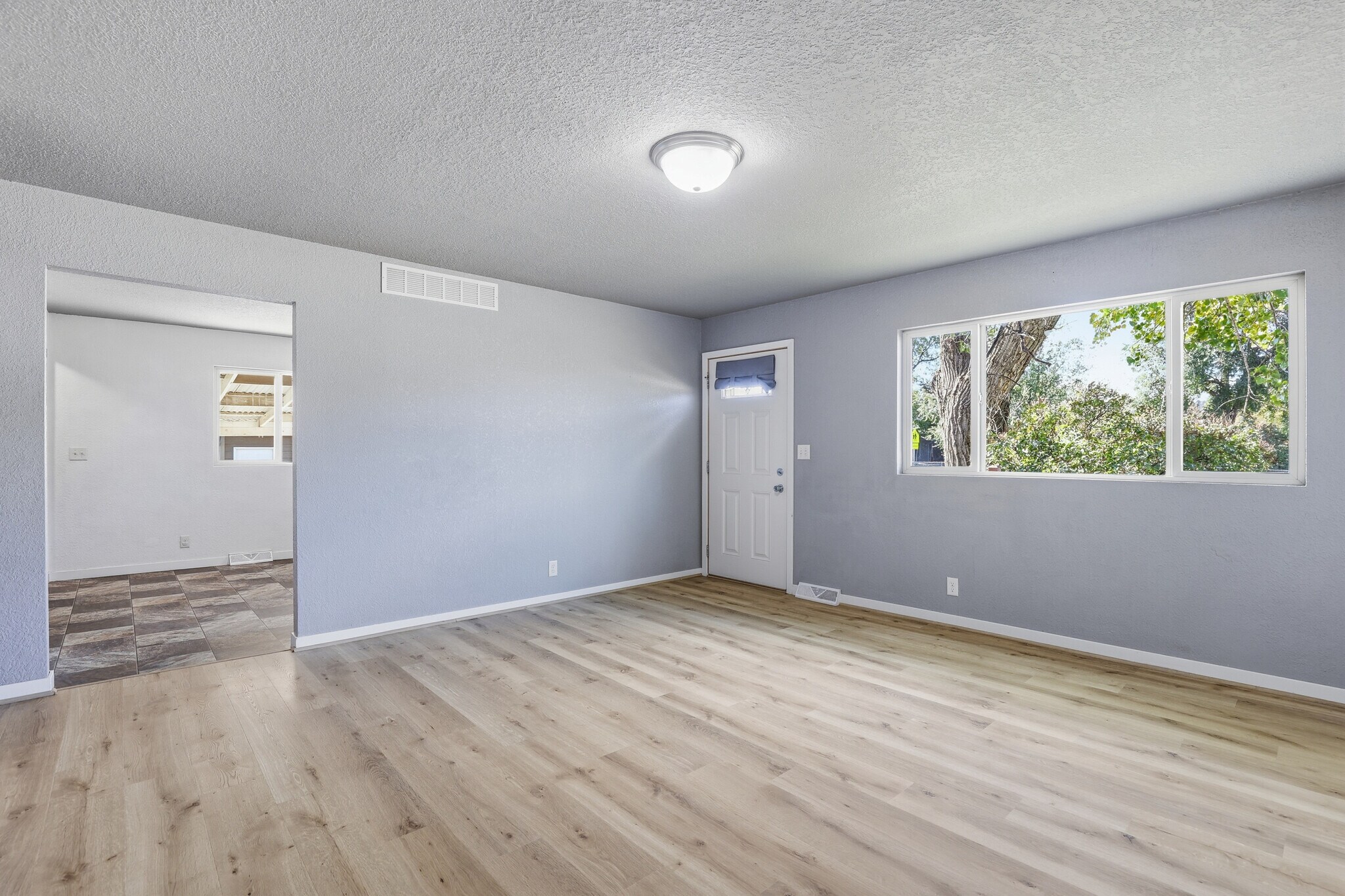 Building Photo - 2104 Prairie Ave