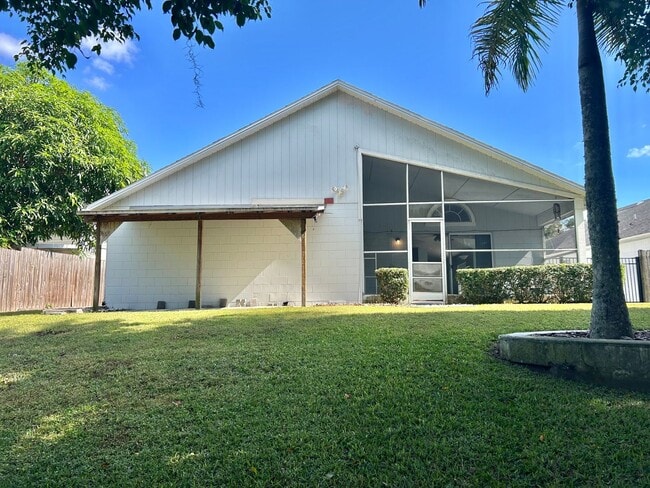 Building Photo - Amazing Dream Home with Water View and Pri...