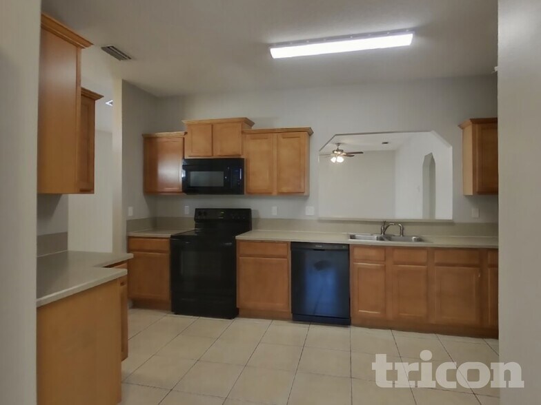 Building Photo - 5555 Village Pond Cir