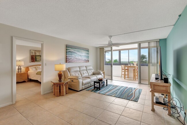 Building Photo - For Annual Rent 2 Bedroom 2 Bath Updated B...