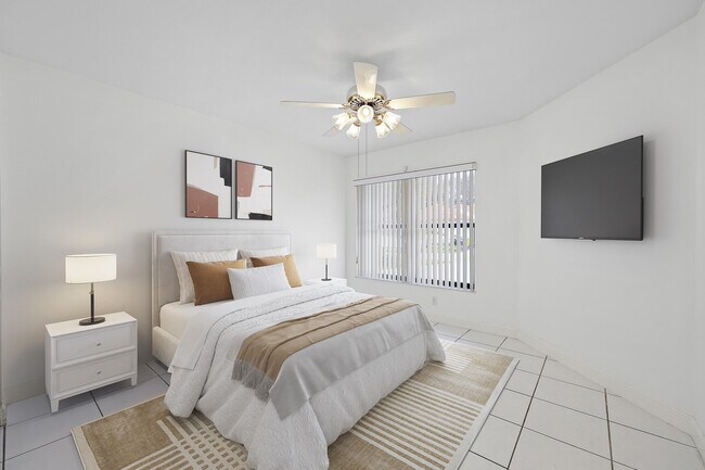 Building Photo - 2735 SW Mariposa Cir