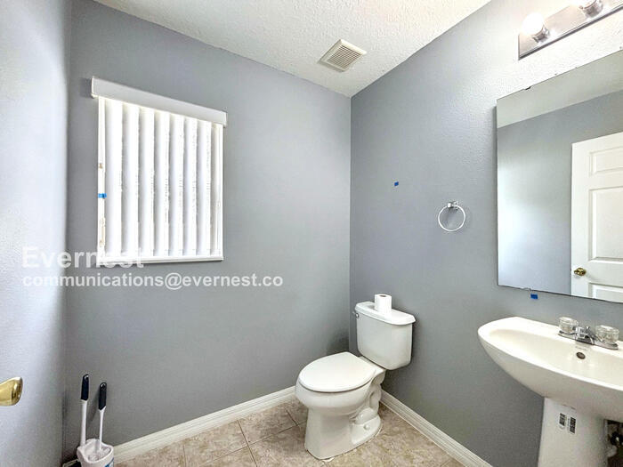 Building Photo - 2806 Polson Dr