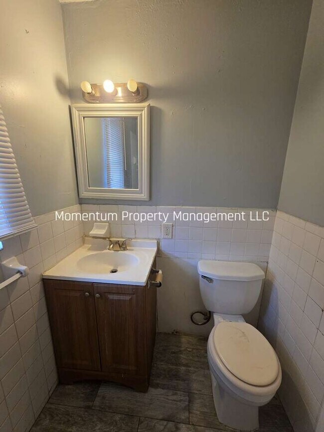 Building Photo - 2206 Lucerne Park Rd