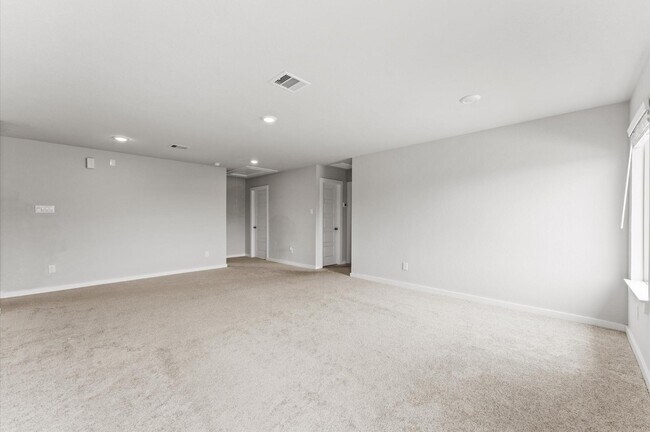 Building Photo - 818 Deerhurst Ln
