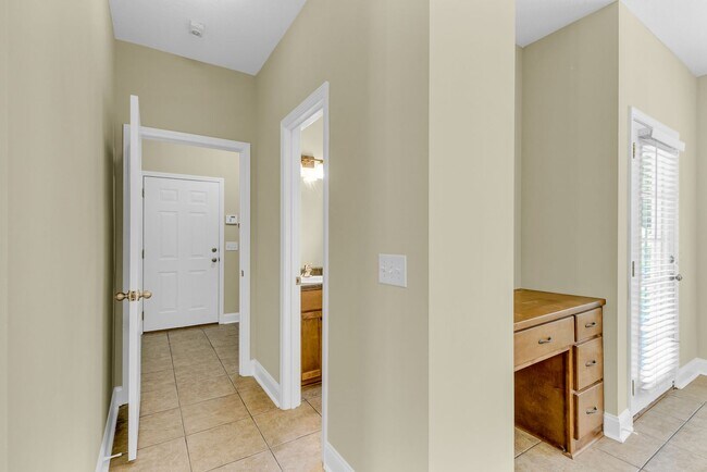 Building Photo - 4 Bedroom 2.5 Bathroom single family home ...
