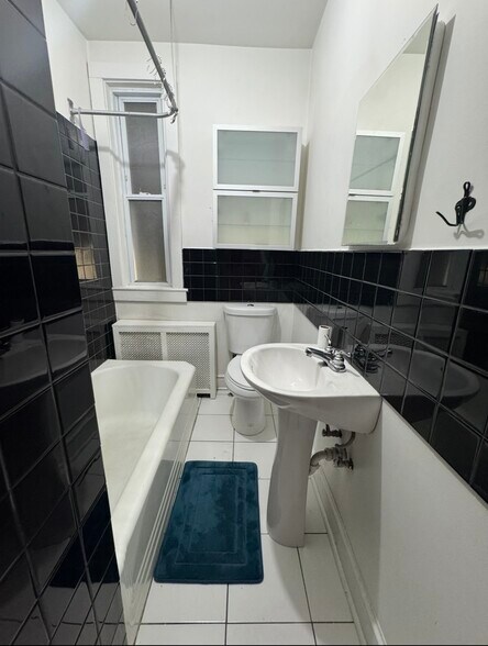 Bathroom - 1240 Pratt St