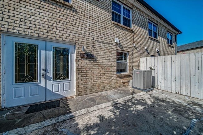 Building Photo - 280 Winding River Dr