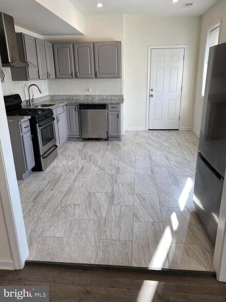 Building Photo - 15 Lavern Ave