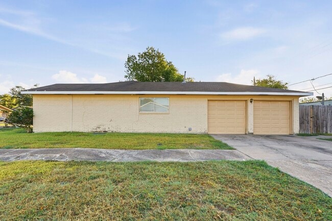 Building Photo - 3427 Prudence Dr