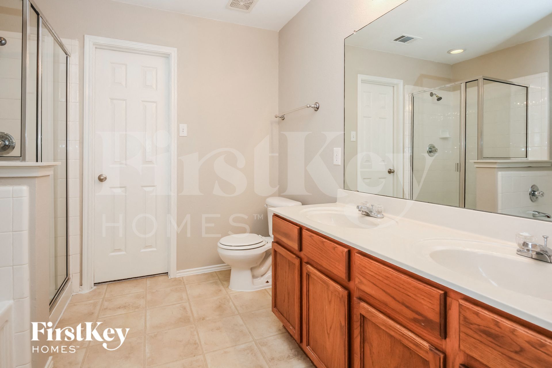 Building Photo - 524 King St