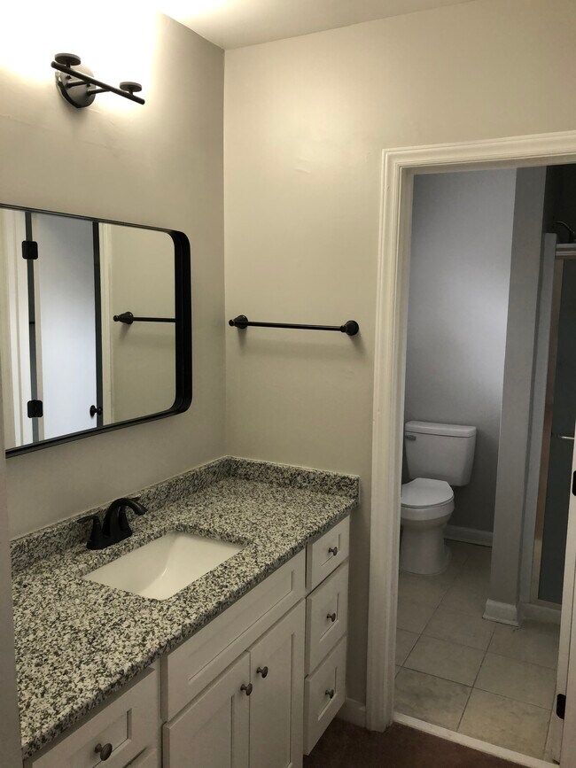 M Bathroom - 5916 Grosner Pl