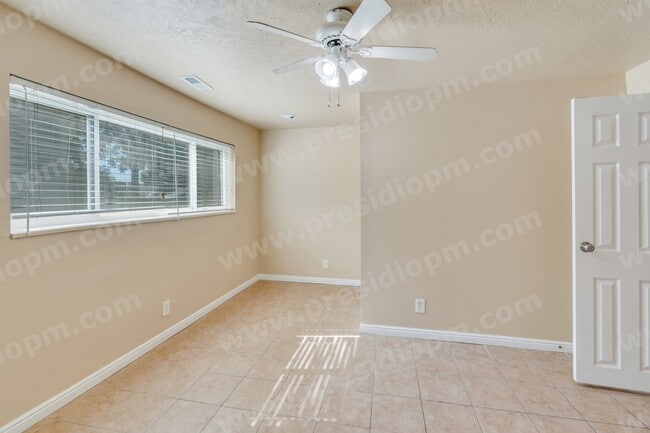 Building Photo - 1670 Hickory Ln