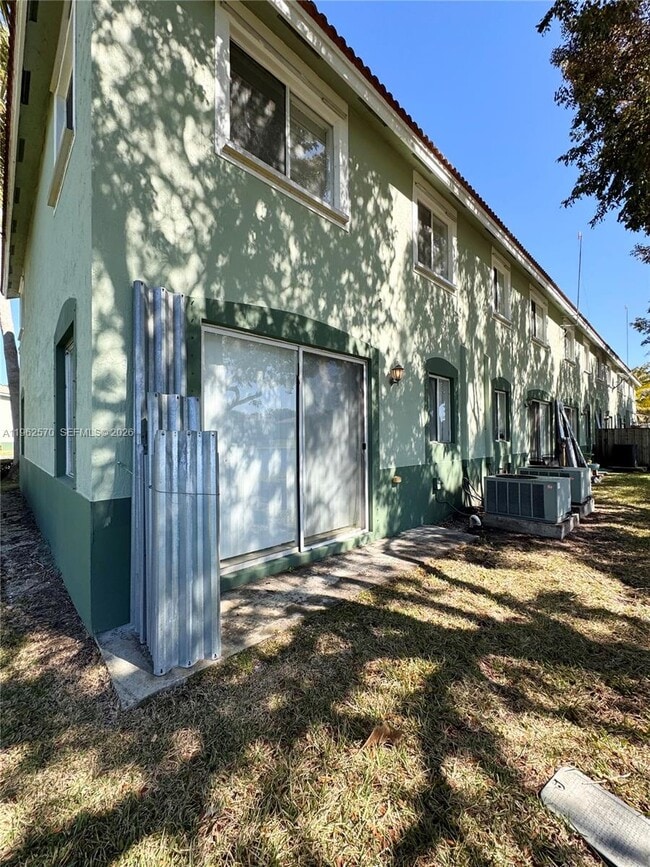 Building Photo - 2732 SE 15th Pl