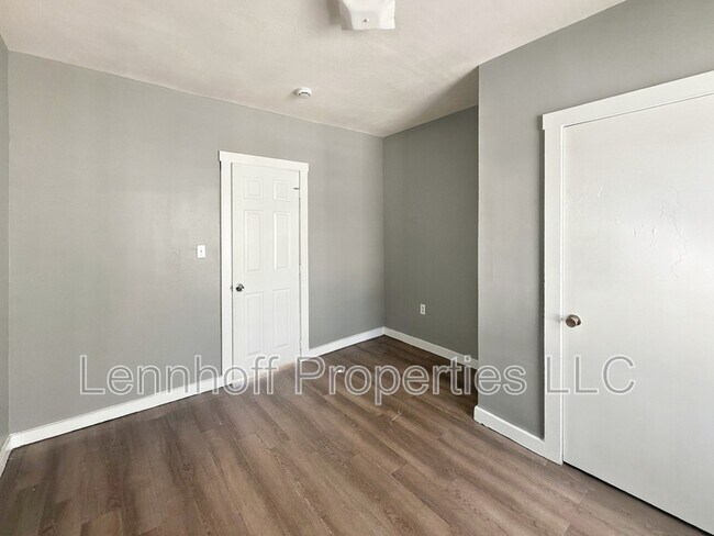 Building Photo - 142 Jewett St