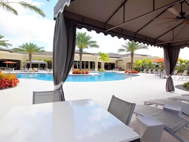 Building Photo - 9529 Eden Roc Ct