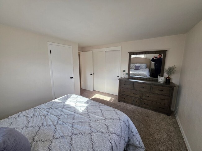 Building Photo - 4 bedroom Rental in Bettendorf