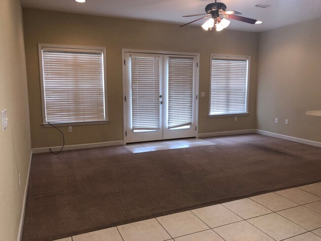 Building Photo - Eagle Landing Subdivision - Community Pool/Clubhouse Amenities!