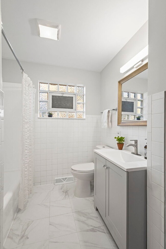 Building Photo - 1307 Highridge Pkwy