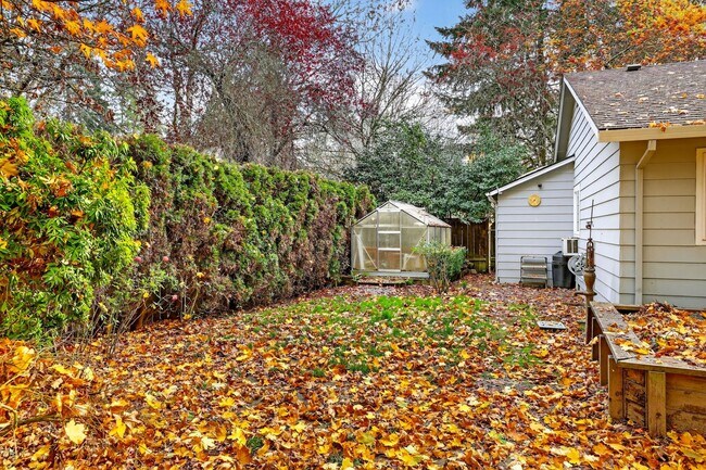 Building Photo - 13525 SW Roan Ct