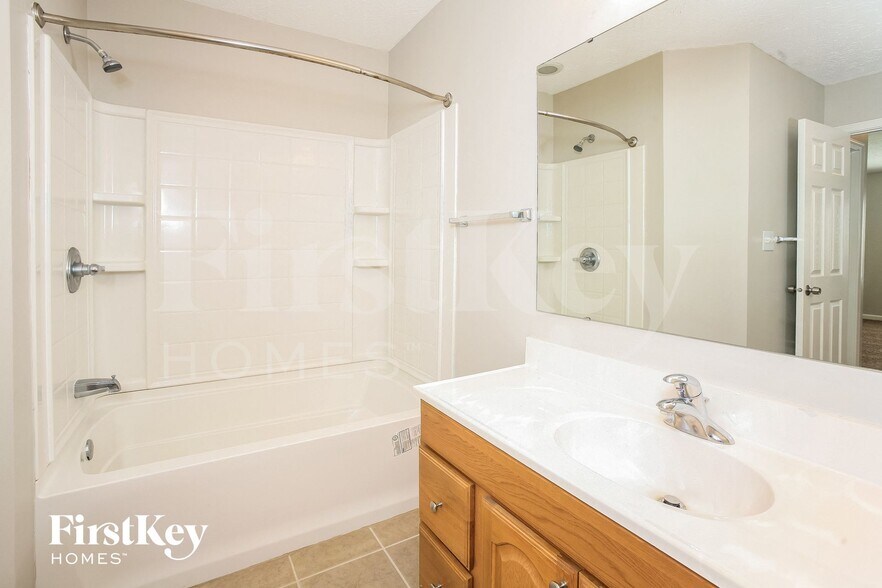 Building Photo - 15865 River Birch Rd