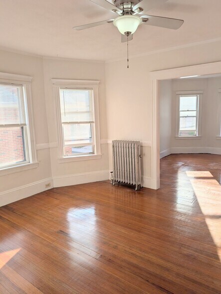 Building Photo - 39 Olcott St