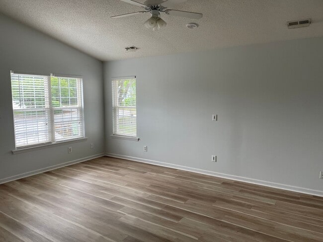 Building Photo - 2 Bedroom 2 Bath  with Flex Room, located in Saltaire Village