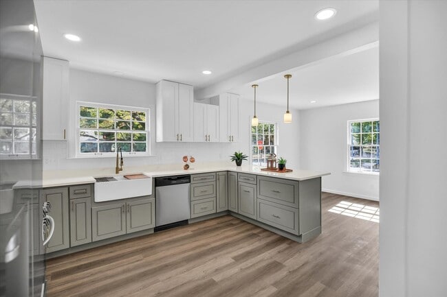 Building Photo - 1212 W Healey St